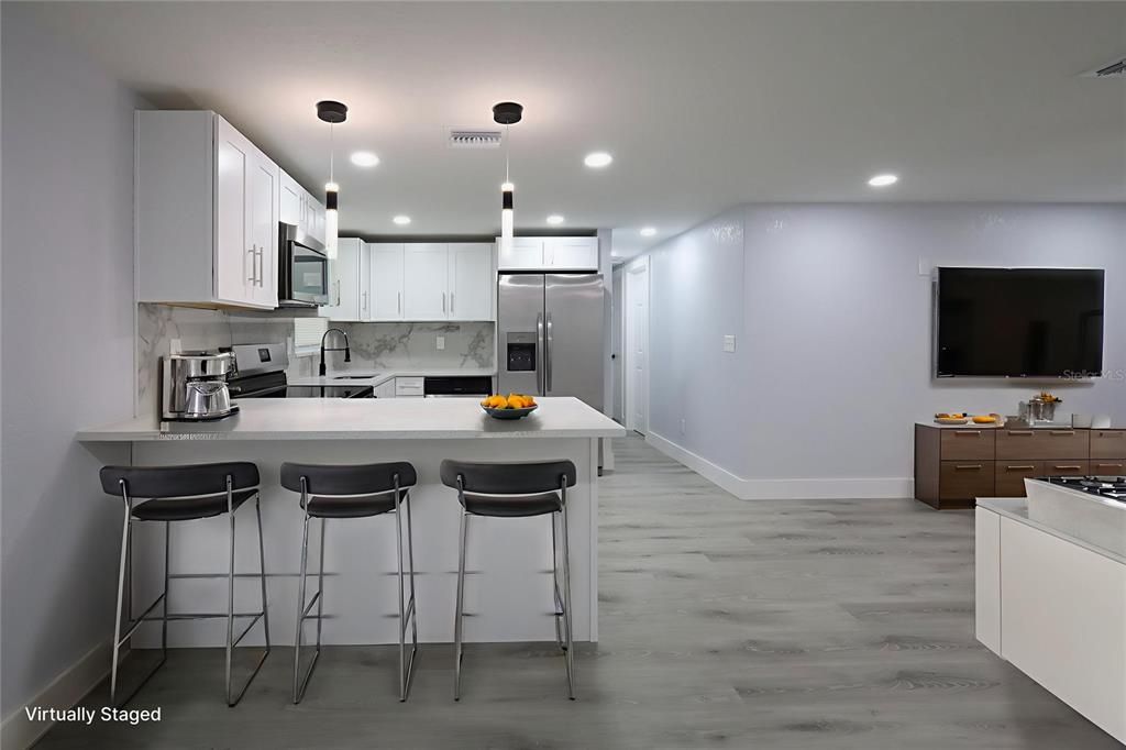For Sale: $212,000 (4 beds, 2 baths, 1030 Square Feet)