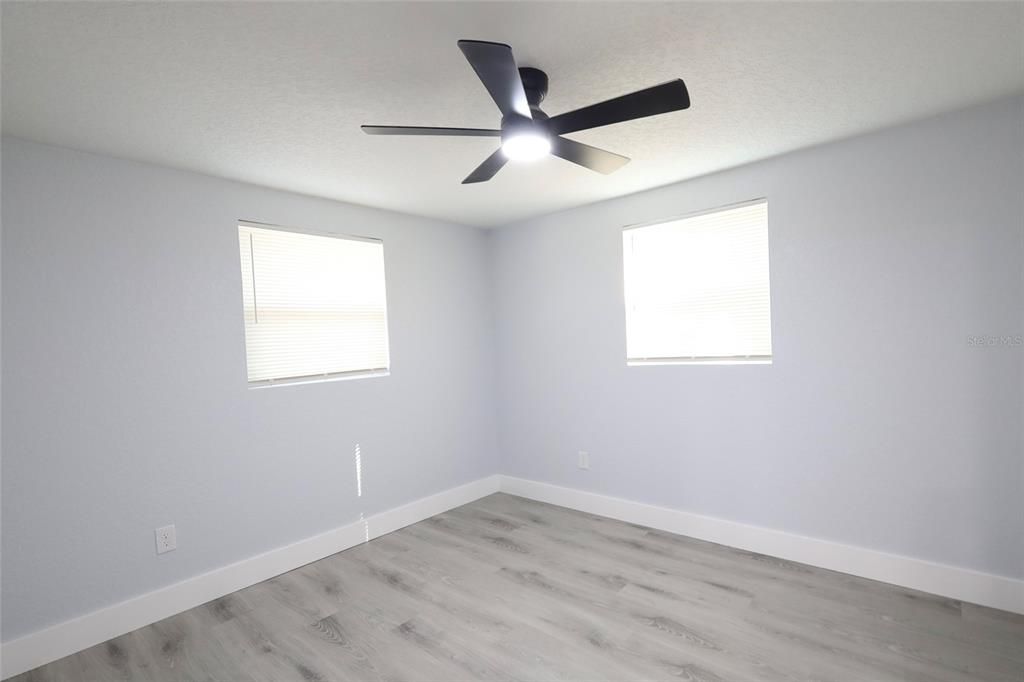 For Sale: $212,000 (4 beds, 2 baths, 1030 Square Feet)