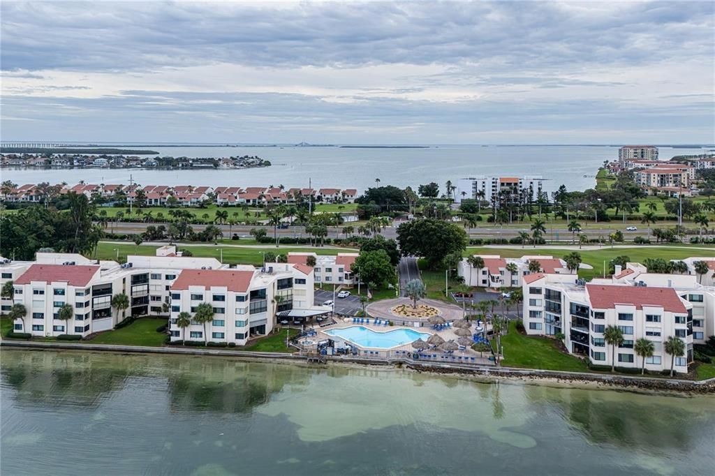 Под контрактом: $529,500 (2 спален, 2 ванн, 1320 Квадратных фут)