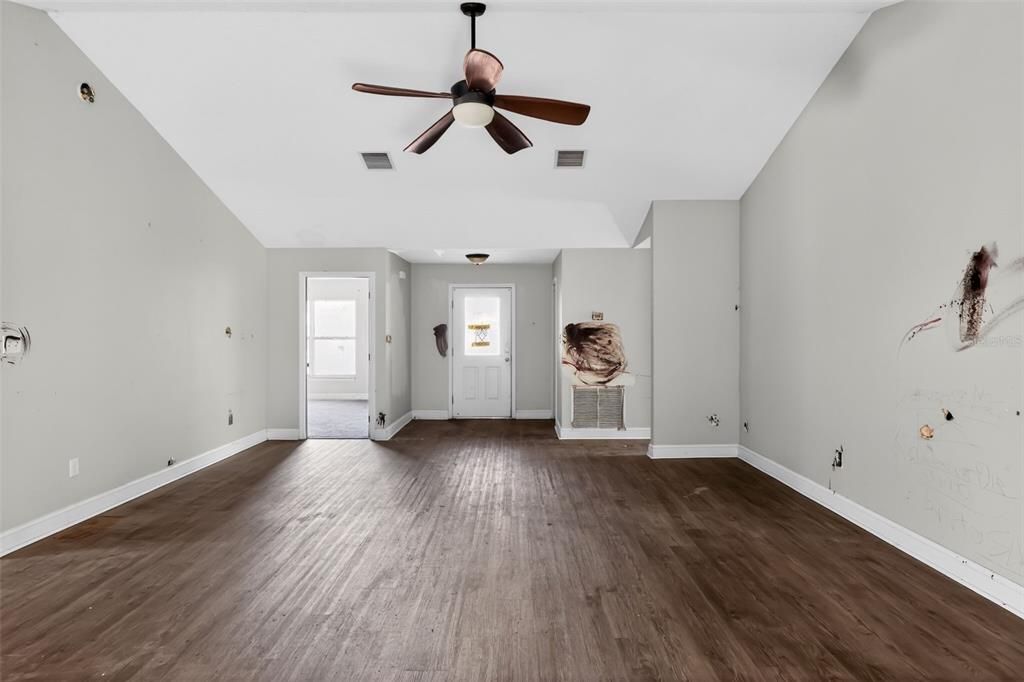 For Sale: $219,900 (3 beds, 2 baths, 1389 Square Feet)
