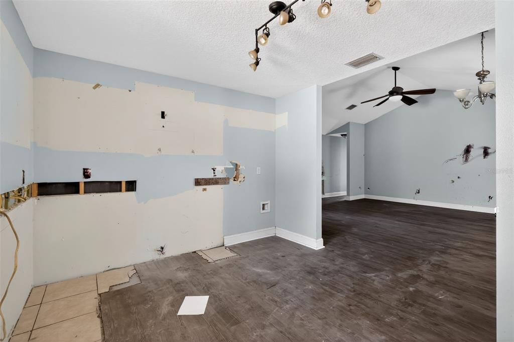 For Sale: $219,900 (3 beds, 2 baths, 1389 Square Feet)