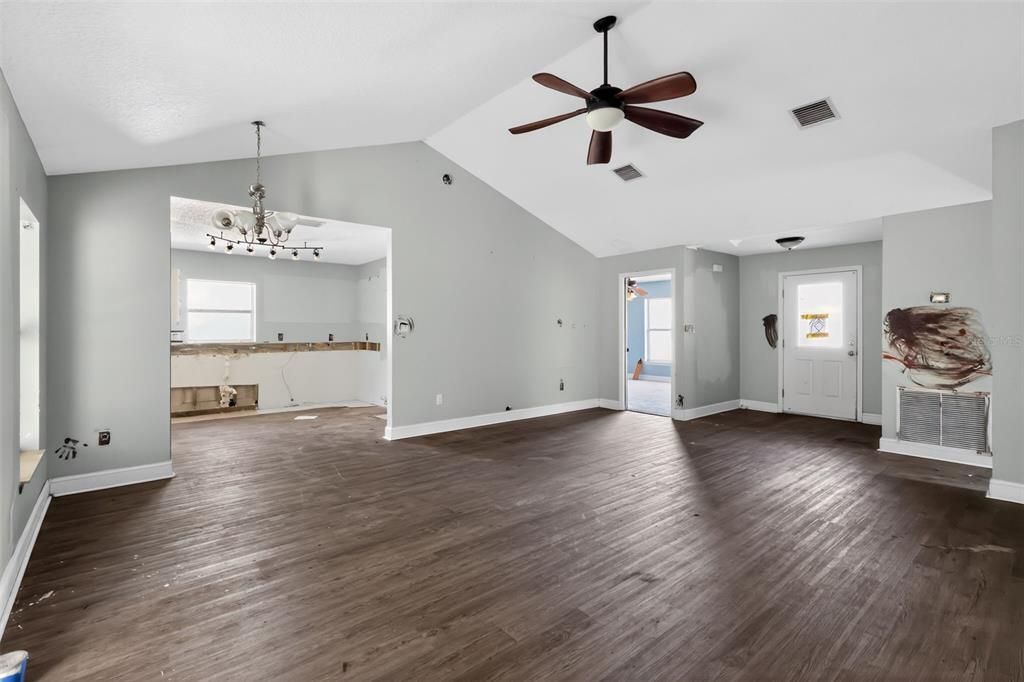 For Sale: $219,900 (3 beds, 2 baths, 1389 Square Feet)