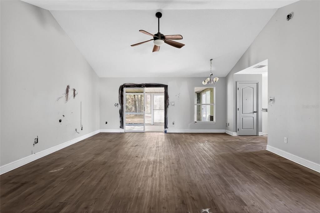 For Sale: $219,900 (3 beds, 2 baths, 1389 Square Feet)
