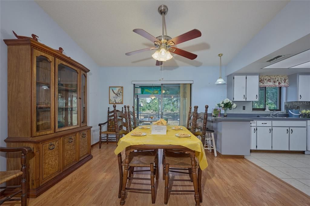 En Venta: $239,000 (2 camas, 2 baños, 1104 Pies cuadrados)