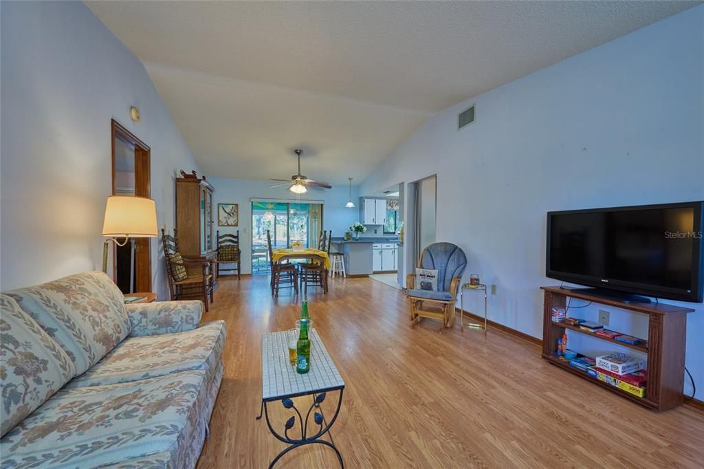 En Venta: $239,000 (2 camas, 2 baños, 1104 Pies cuadrados)