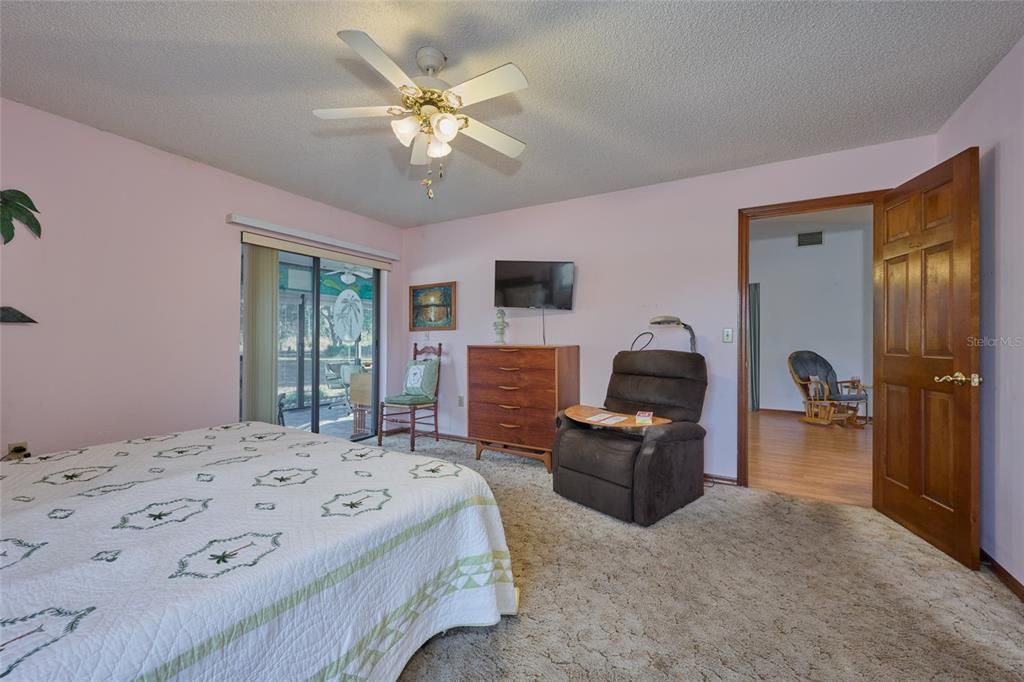 En Venta: $239,000 (2 camas, 2 baños, 1104 Pies cuadrados)