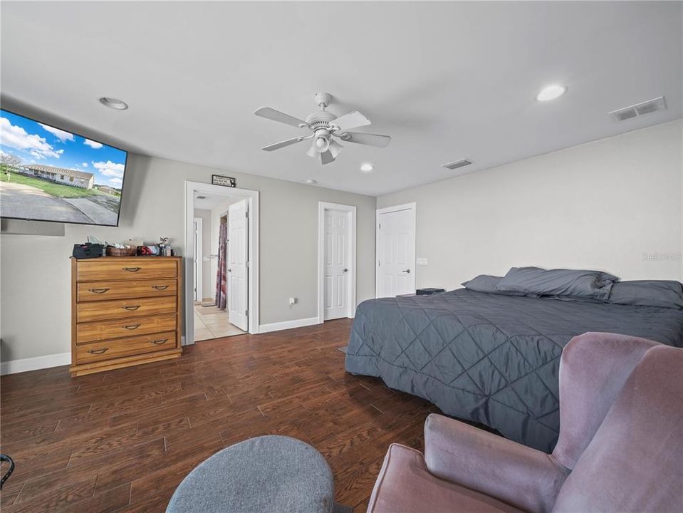 En Venta: $699,900 (3 camas, 3 baños, 2790 Pies cuadrados)