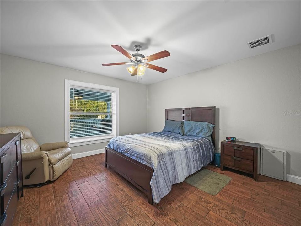 En Venta: $699,900 (3 camas, 3 baños, 2790 Pies cuadrados)