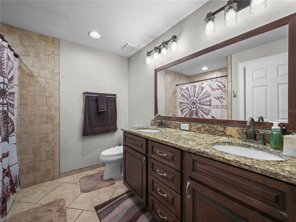 En Venta: $699,900 (3 camas, 3 baños, 2790 Pies cuadrados)
