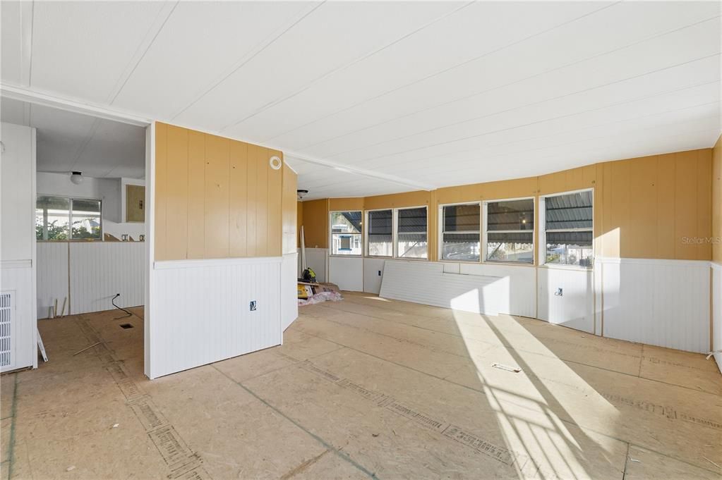 For Sale: $55,000 (2 beds, 2 baths, 960 Square Feet)