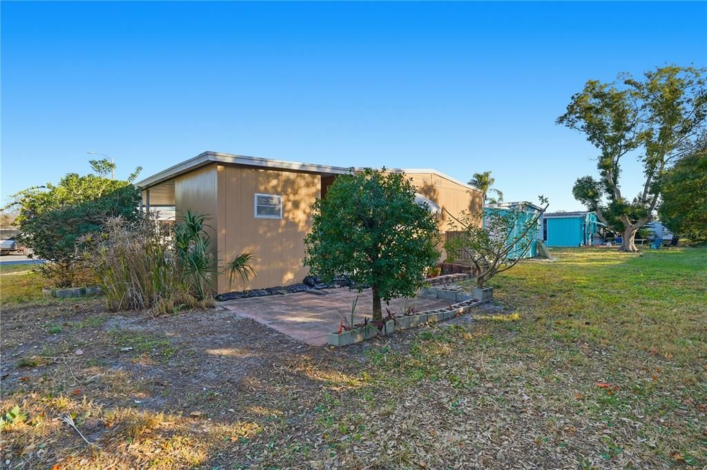 For Sale: $55,000 (2 beds, 2 baths, 960 Square Feet)