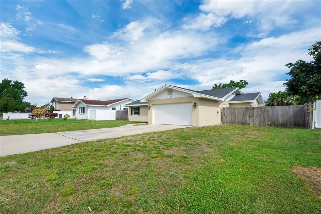Active With Contract: $274,900 (3 beds, 2 baths, 1485 Square Feet)
