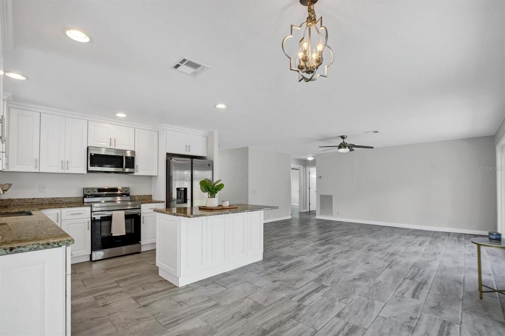 Active With Contract: $274,900 (3 beds, 2 baths, 1485 Square Feet)