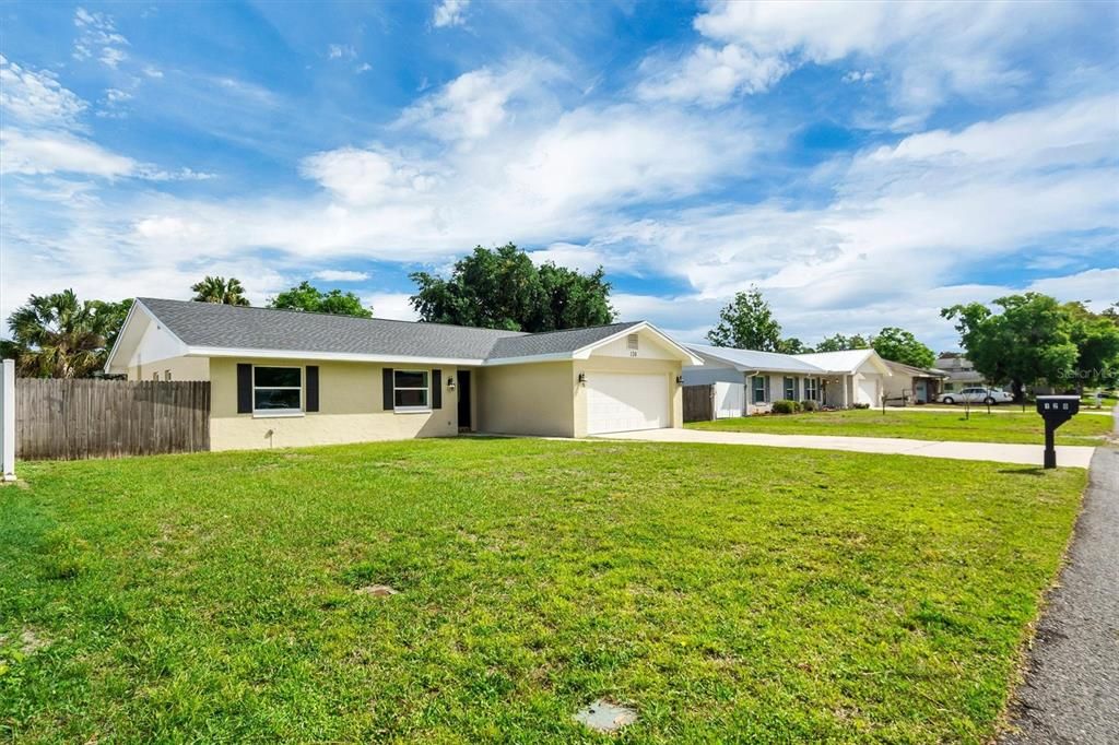 Active With Contract: $274,900 (3 beds, 2 baths, 1485 Square Feet)