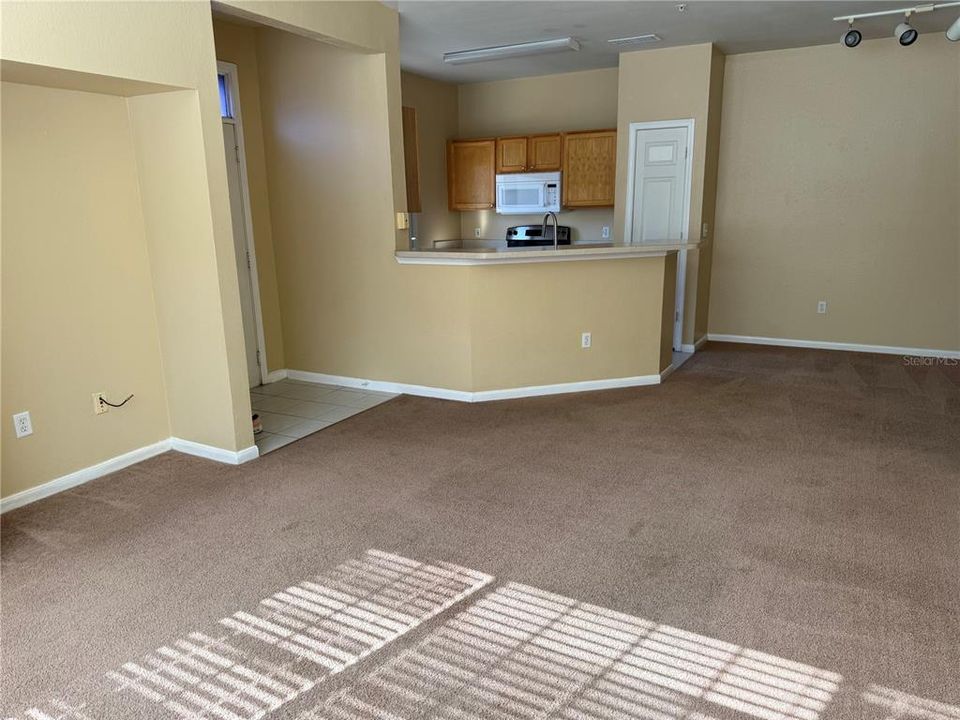 For Rent: $1,375 (1 beds, 1 baths, 776 Square Feet)
