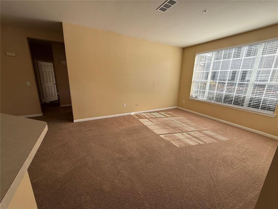 For Rent: $1,375 (1 beds, 1 baths, 776 Square Feet)