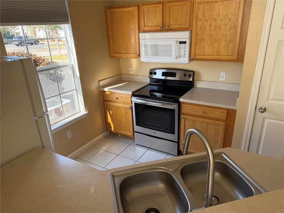 For Rent: $1,375 (1 beds, 1 baths, 776 Square Feet)