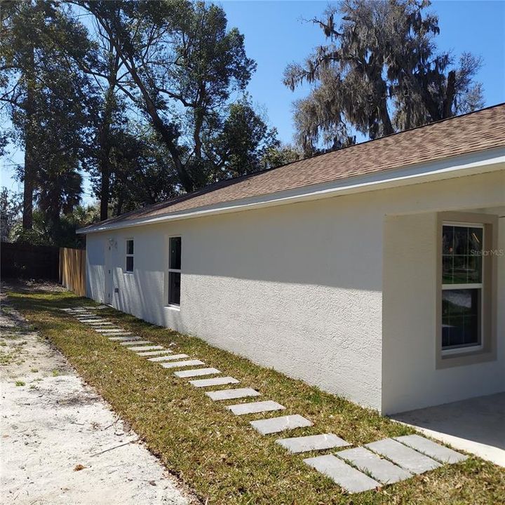 Activo con contrato: $195,000 (3 camas, 2 baños, 1154 Pies cuadrados)