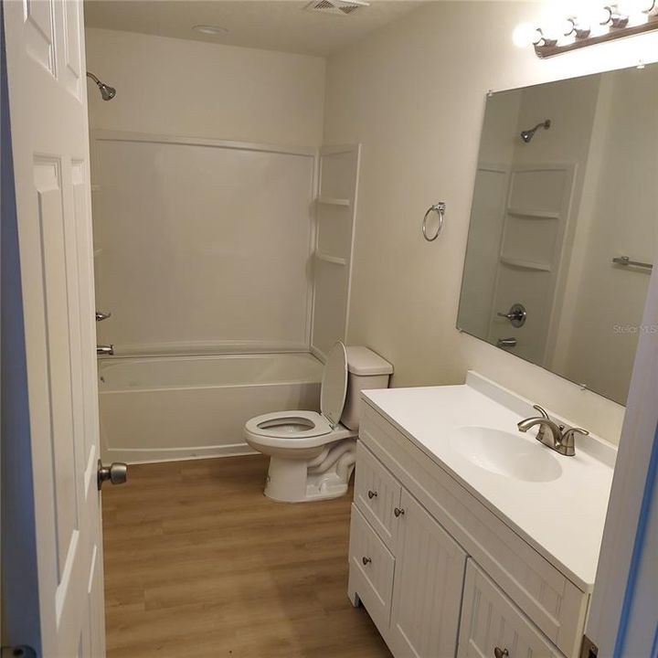 Activo con contrato: $195,000 (3 camas, 2 baños, 1154 Pies cuadrados)