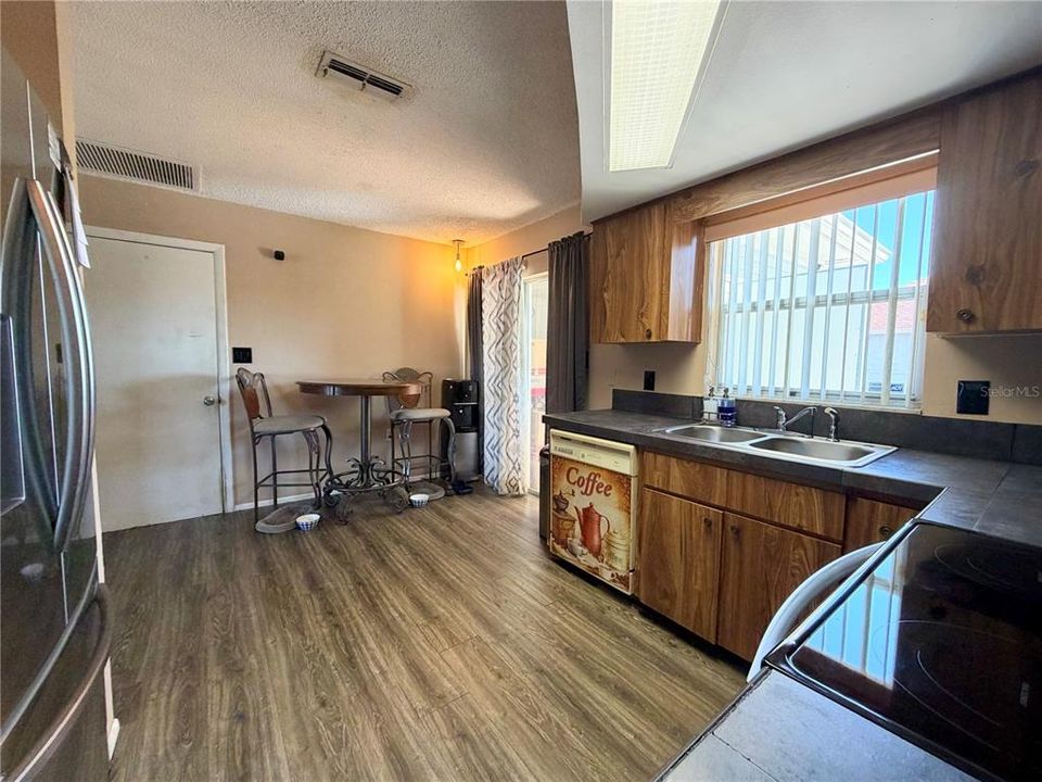 Activo con contrato: $190,000 (2 camas, 1 baños, 744 Pies cuadrados)