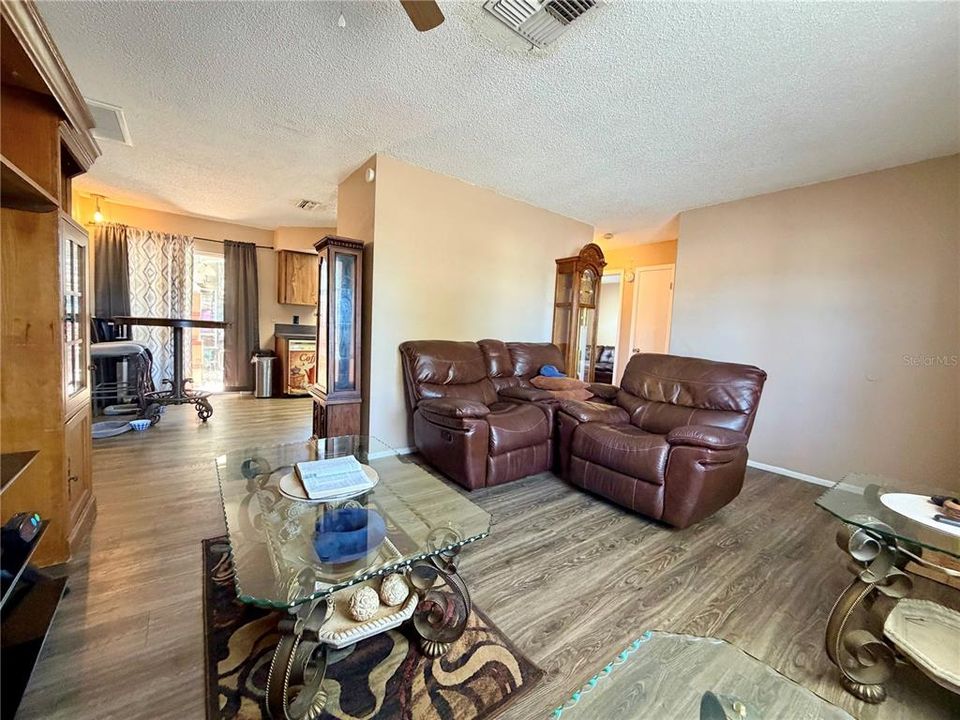 Activo con contrato: $190,000 (2 camas, 1 baños, 744 Pies cuadrados)