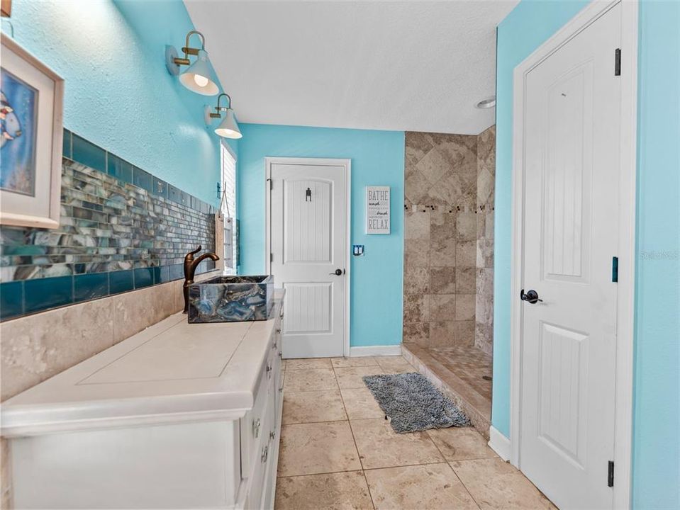 For Sale: $684,000 (3 beds, 3 baths, 2456 Square Feet)