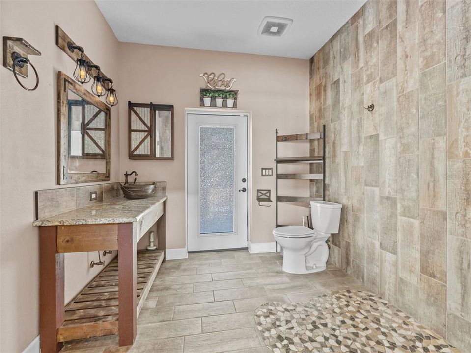 For Sale: $684,000 (3 beds, 3 baths, 2456 Square Feet)