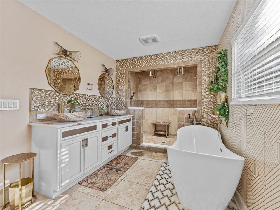 For Sale: $684,000 (3 beds, 3 baths, 2456 Square Feet)