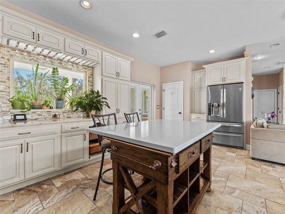 For Sale: $684,000 (3 beds, 3 baths, 2456 Square Feet)