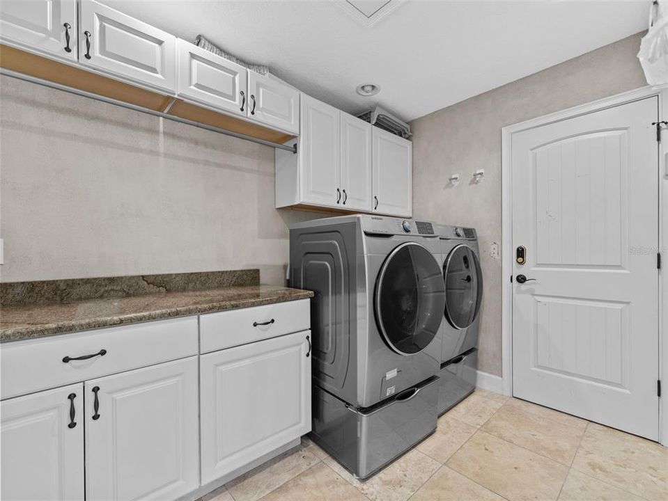 For Sale: $684,000 (3 beds, 3 baths, 2456 Square Feet)