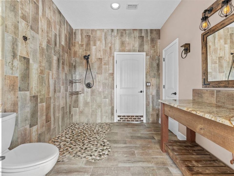 For Sale: $684,000 (3 beds, 3 baths, 2456 Square Feet)