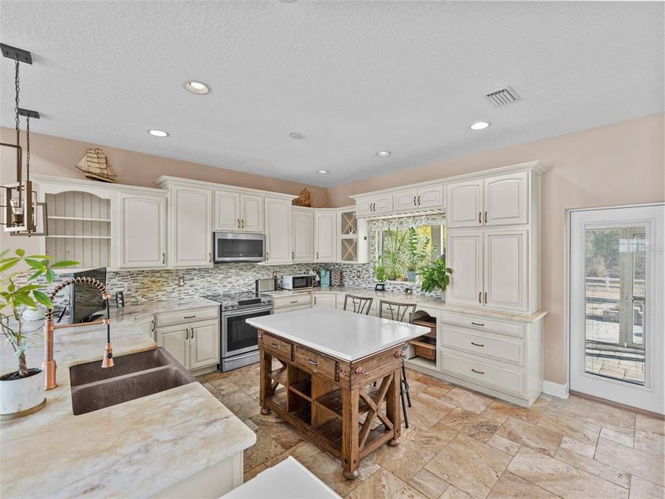For Sale: $684,000 (3 beds, 3 baths, 2456 Square Feet)