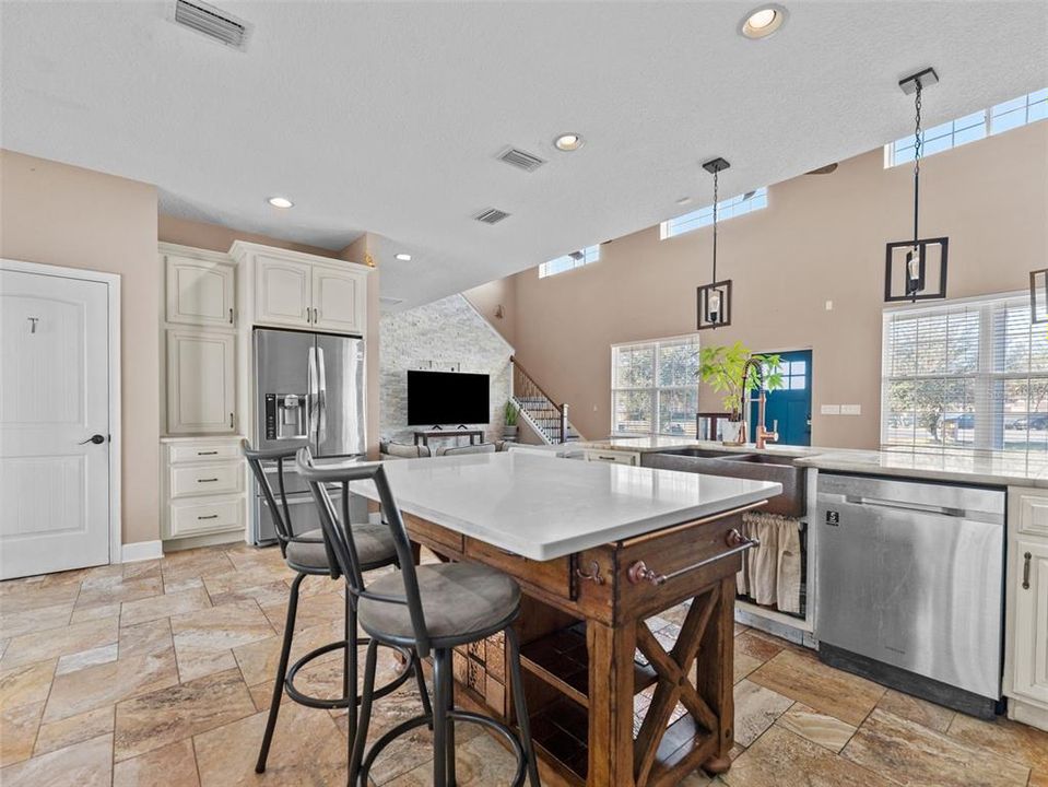 For Sale: $684,000 (3 beds, 3 baths, 2456 Square Feet)