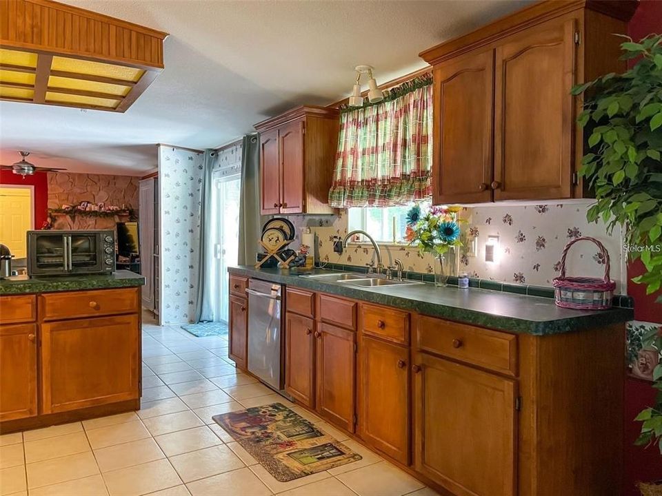 For Sale: $599,900 (4 beds, 2 baths, 2280 Square Feet)
