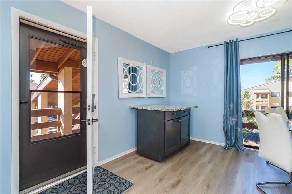 En Venta: $175,000 (2 camas, 2 baños, 921 Pies cuadrados)