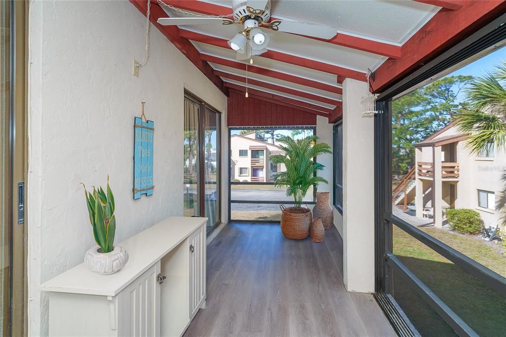 En Venta: $175,000 (2 camas, 2 baños, 921 Pies cuadrados)