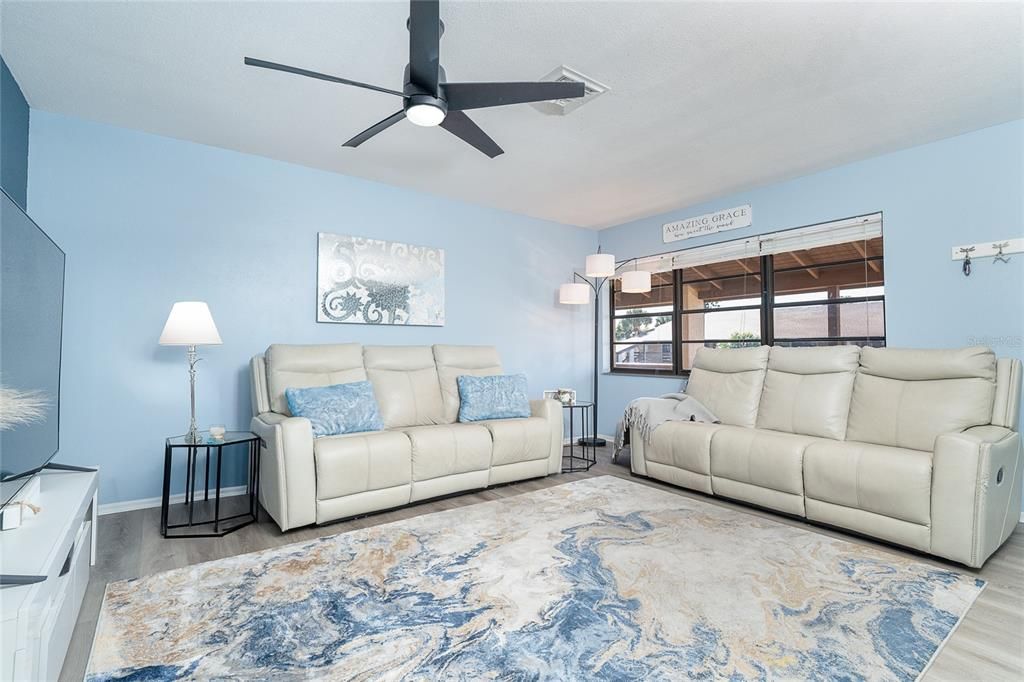 En Venta: $175,000 (2 camas, 2 baños, 921 Pies cuadrados)