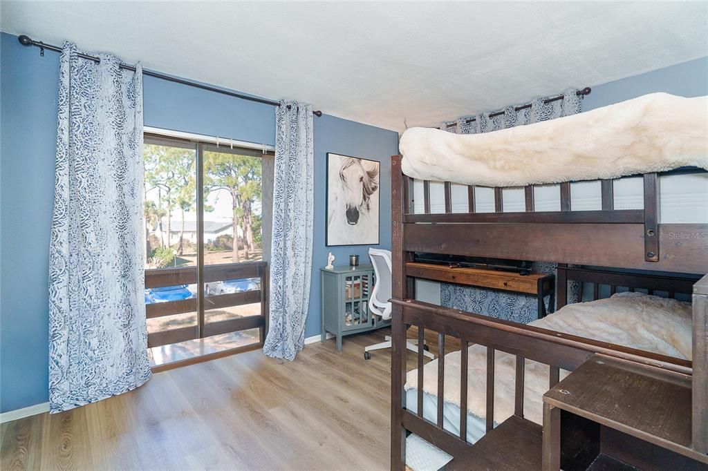 En Venta: $175,000 (2 camas, 2 baños, 921 Pies cuadrados)