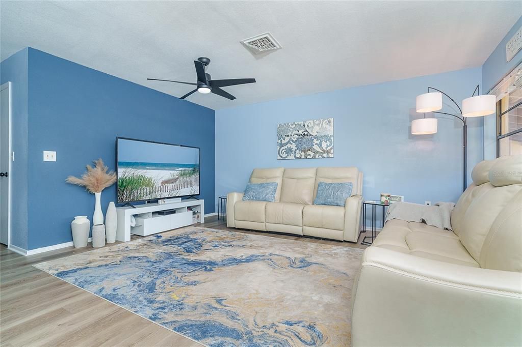 En Venta: $175,000 (2 camas, 2 baños, 921 Pies cuadrados)