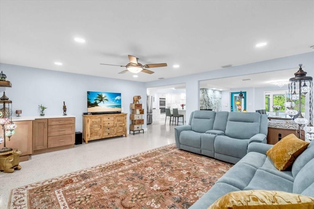 En Venta: $739,900 (4 camas, 3 baños, 3407 Pies cuadrados)