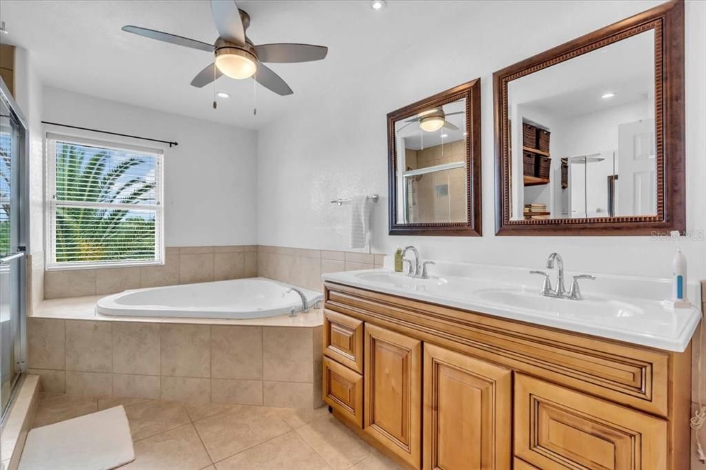 En Venta: $739,900 (4 camas, 3 baños, 3407 Pies cuadrados)