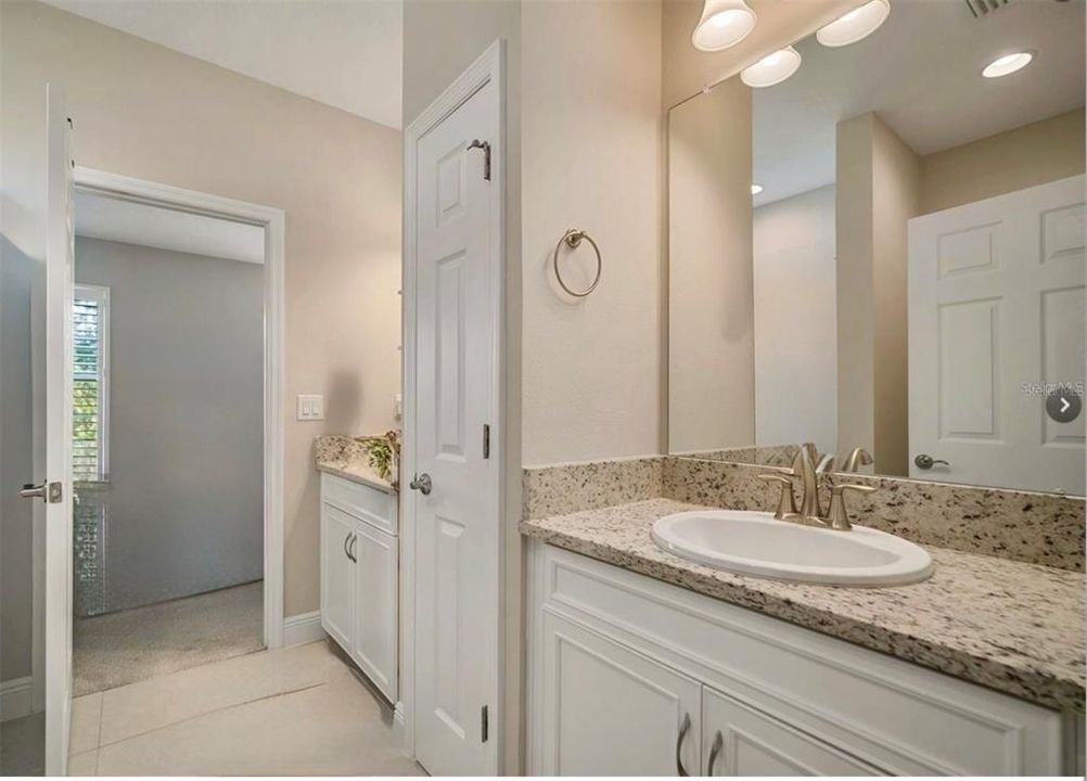 For Sale: $999,999 (5 beds, 4 baths, 4361 Square Feet)