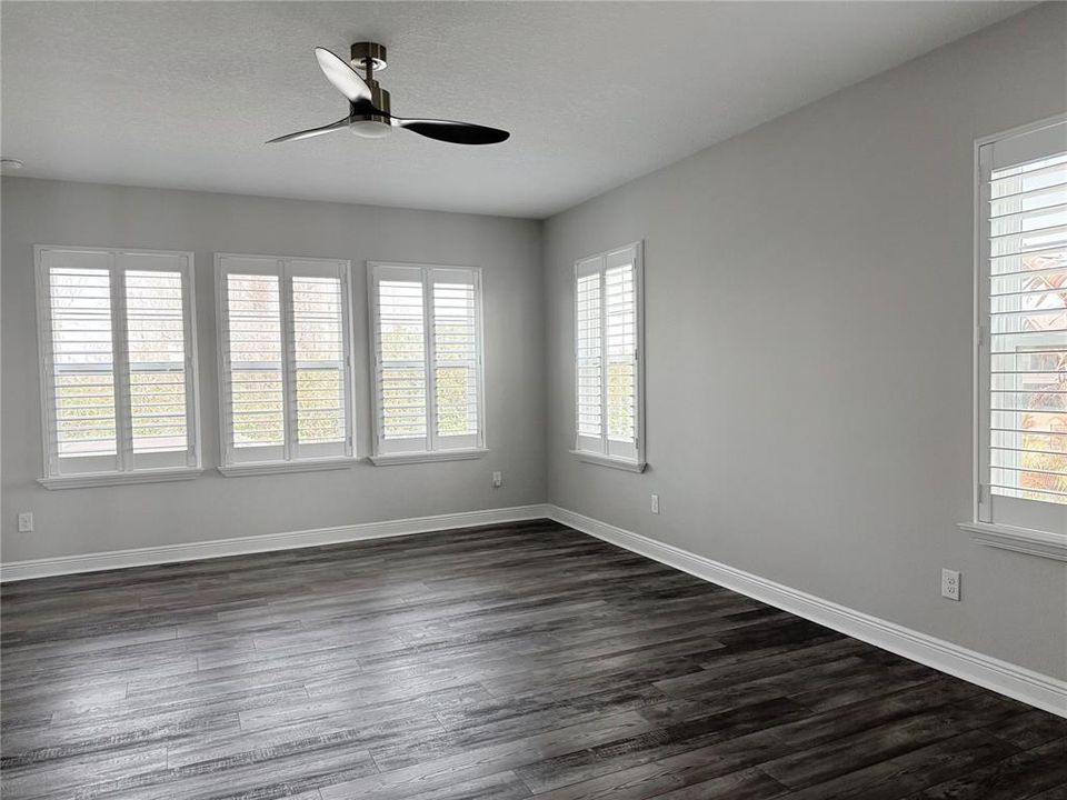 For Sale: $999,999 (5 beds, 4 baths, 4361 Square Feet)