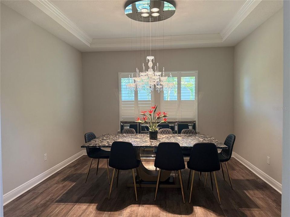 For Sale: $999,999 (5 beds, 4 baths, 4361 Square Feet)