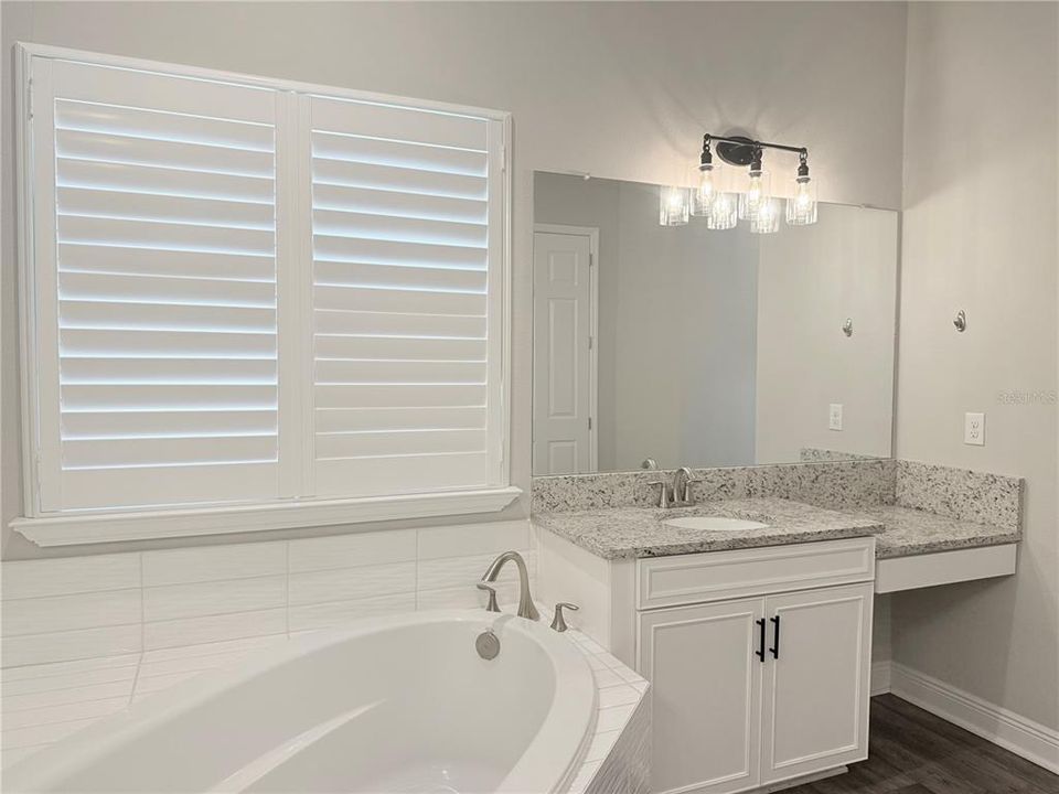 For Sale: $999,999 (5 beds, 4 baths, 4361 Square Feet)