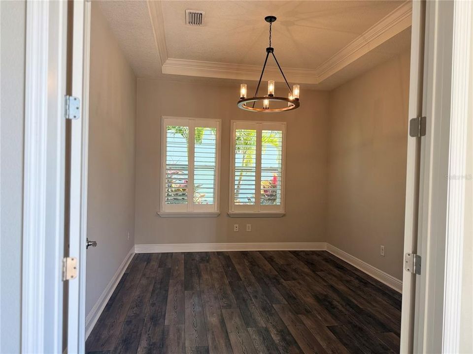 For Sale: $999,999 (5 beds, 4 baths, 4361 Square Feet)