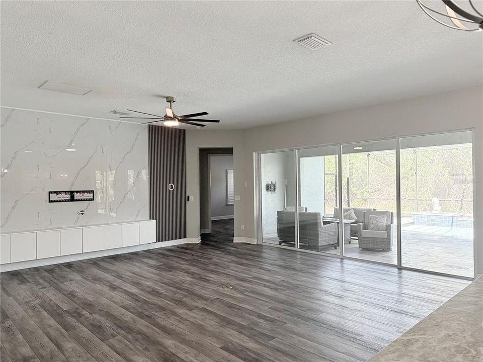 For Sale: $999,999 (5 beds, 4 baths, 4361 Square Feet)