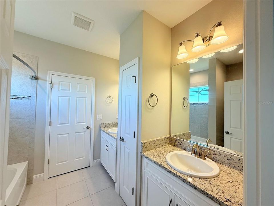 For Sale: $999,999 (5 beds, 4 baths, 4361 Square Feet)