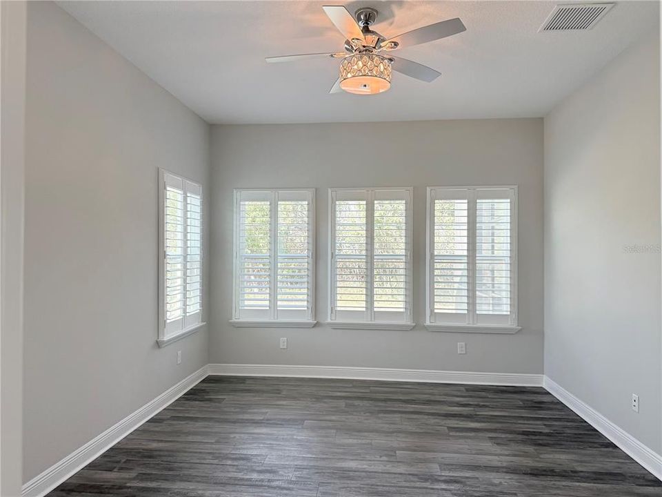 For Sale: $999,999 (5 beds, 4 baths, 4361 Square Feet)