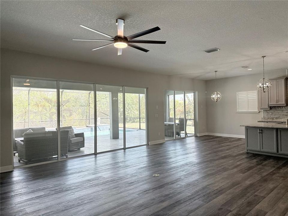 For Sale: $999,999 (5 beds, 4 baths, 4361 Square Feet)